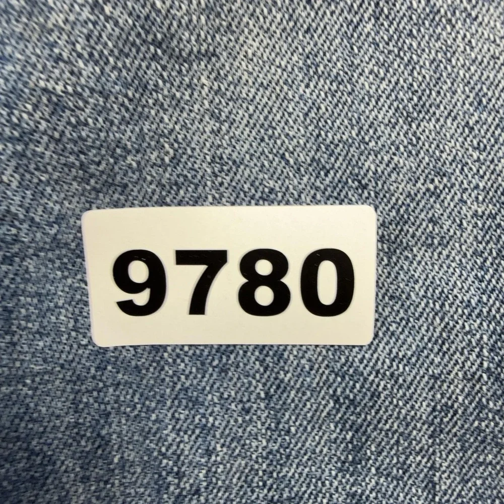 Levis levis 559